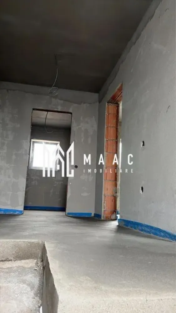 Casa individuala 4 Camere | Teren 350 MP | Terasa | Bungard - MAAC Imobiliare vă prezintă spre vânzare o casă unifamilială, situată la doar 7 km de centrul Sibiu, în localitatea Bungard, pe stradă asfaltată.

Caracteristici:
Construcție începută în 2025, cu termen de predare iunie 2026
Predare la stadiul de cheie la exterior și gri avansat la interior, oferind libertatea amenajării după propriul gust
Suprafață utilă: 186 mp
Suprafață teren total: 350 mp
Amprenta: 120 mp
Curte amenajată cu dale și spațiu verde
2 locuri de parcare în curte

Compartimentare:
Parter
Hol de acces
Living spațios
Bucătărie
Baie
Cameră tehnică sau spațiu de depozitare
Casa scării
Terasă acoperită generoasă de 40 mp

Etaj
Hol
3 dormitoare, dintre care dormitorul matrimonial beneficiază de baie proprie și dressing
Baie
Balcon

Dotări și calitate construcție:
Izolație exterioară cu polistiren de 15 cm
Încălzire în pardoseală atât la parter, cât și la etaj
Centrală termică Ariston de 30 kW
Tâmplărie PVC Salamander cu 3 foi de sticlă, pentru un confort termic și fonic ridicat
Construcție realizată cu materiale de calitate superioară

Utilități:
Gaz
Curent electric
Apă
Canalizare

Avantaje:
Locație liniștită, la doar câteva minute de oraș
Ideală pentru o familie care își dorește confort, spațiu și intimitate.

Pentru mai multe detalii specificati telefonic ca ati vazut anuntul cu ID: CP3063775