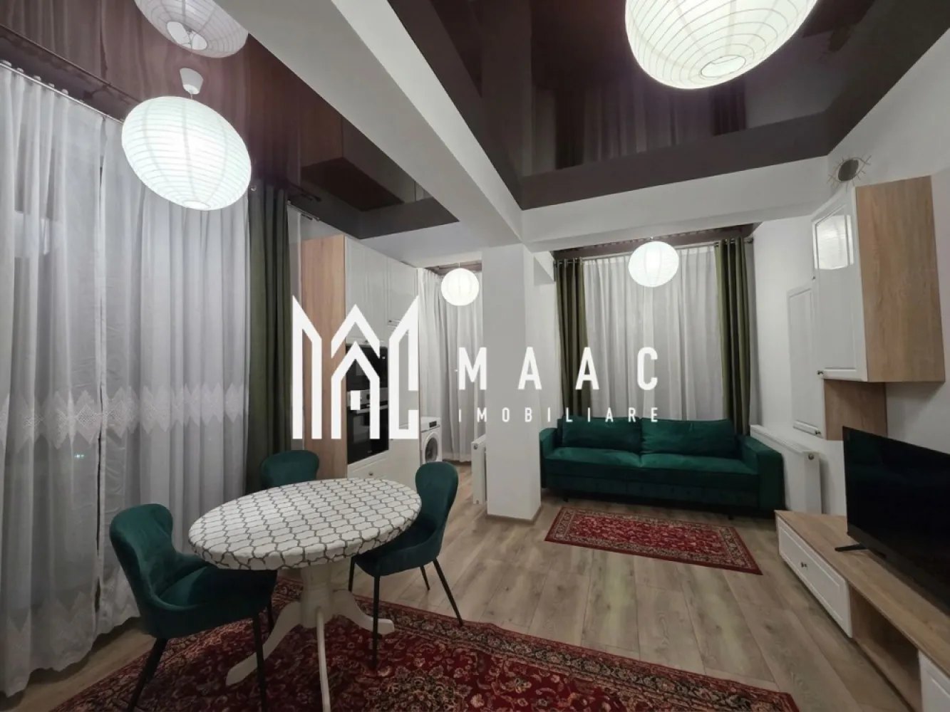 Apartament 3 camere | 70MPU | Doamna Stanca - MAAC Imobiliare vă propune spre închiriere un apartament modern cu 3 camere, complet mobilat și utilat, situat în Șelimbăr, în zona Dedeman. Ideal pentru o familie sau un cuplu care își dorește confort și spațiu generos.

Proprietatea, construită în anul 2018, se află la etajul 2 și se remarcă prin compartimentarea decomandată, curățenie și întreținere impecabilă, oferind un ambient plăcut și primitor.

Compartimentare:

living spațios și luminos
2 dormitoare
bucătărie complet utilată
2 băi
hol

Dotări și avantaje:

complet mobilat și utilat
loc de parcare inclus
apartament călduros și bine izolat
suprafață utilă de 70 mp
compartimentare practică și eficientă

Localizare:

zonă liniștită, cu acces facil către punctele de interes din oraș
în apropiere de magazine și centre comerciale

Condiții de închiriere:

preț: 500€/lună
garanție: echivalentul unei chirii lunare
disponibilitate: imediată

Pentru mai multe detalii sau pentru programarea unei vizionări, vă rugăm să ne contactați: ID CP3062968