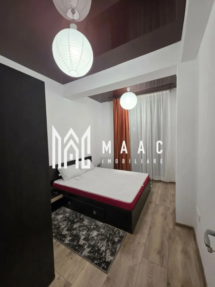 Apartament 3 camere | 70MPU | Doamna Stanca - MAAC Imobiliare vă propune spre închiriere un apartament modern cu 3 camere, complet mobilat și utilat, situat în Șelimbăr, în zona Dedeman. Ideal pentru o familie sau un cuplu care își dorește confort și spațiu generos.

Proprietatea, construită în anul 2018, se află la etajul 2 și se remarcă prin compartimentarea decomandată, curățenie și întreținere impecabilă, oferind un ambient plăcut și primitor.

Compartimentare:

living spațios și luminos
2 dormitoare
bucătărie complet utilată
2 băi
hol

Dotări și avantaje:

complet mobilat și utilat
loc de parcare inclus
apartament călduros și bine izolat
suprafață utilă de 70 mp
compartimentare practică și eficientă

Localizare:

zonă liniștită, cu acces facil către punctele de interes din oraș
în apropiere de magazine și centre comerciale

Condiții de închiriere:

preț: 500€/lună
garanție: echivalentul unei chirii lunare
disponibilitate: imediată

Pentru mai multe detalii sau pentru programarea unei vizionări, vă rugăm să ne contactați: ID CP3062968