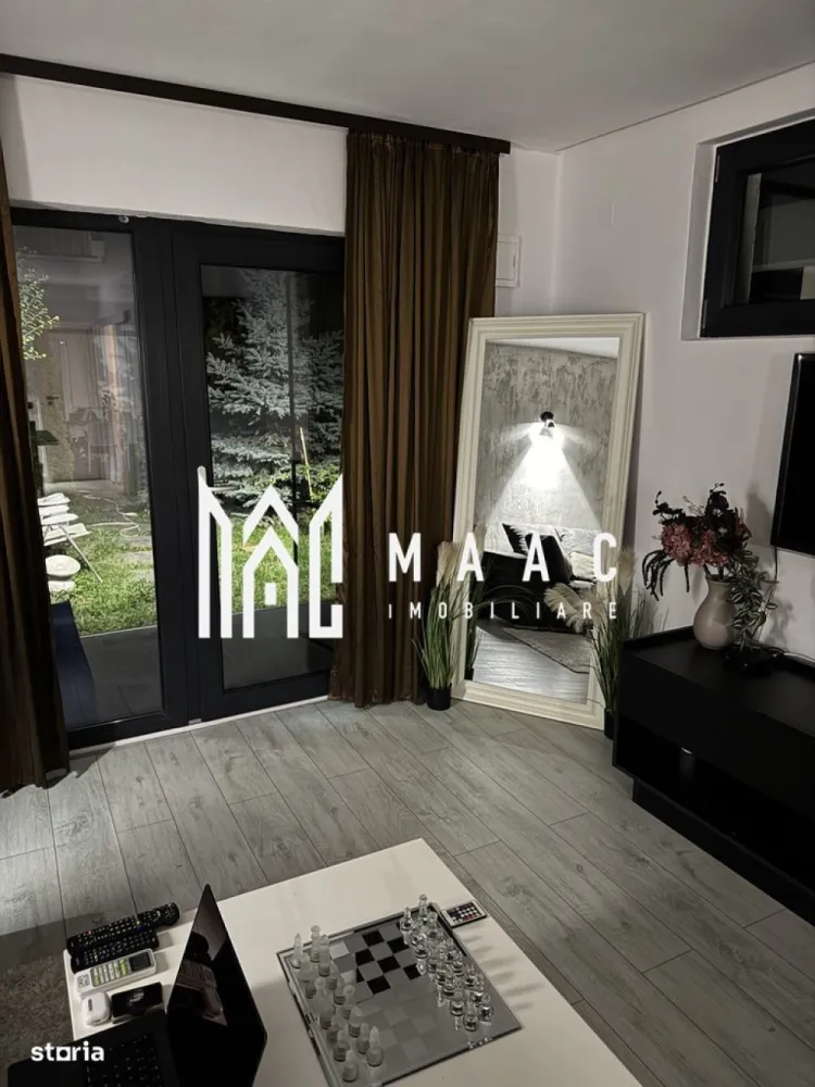 Casă 2 camere-curte și terasă | Zona Parcul Sub Arini - MAAC Imobiliare vă propune spre închiriere o proprietate cochetă, recent renovată și mobilată complet, ideală pentru 1–2 persoane. Casa este situată într-una dintre cele mai frumoase și verzi zone ale orașului – Parcul Sub Arini, oferind liniște și confort la doar câteva minute de centrul Sibiului.

 Detalii proprietate:
Suprafață utilă: 55 mp
Compartimentare: 2 camere – dormitor spațios, living cu zonă de dining
Bucătărie complet utilată
Baie modernă 
Dressing separat

 Spații exterioare:
Curte privată de ~35 mp, delimitată de vegetație și arbori pentru intimitate
Terasă de 15 mp dotată cu încălzitor
Acces printr-o curte comună și o mini-grădină la intrare

 Locuință luminoasă, modern amenajată, cu un cadru confortabil și primitor
 Ideală pentru 1–2 persoane (fără animale de companie)
 Locație excelentă – aproape de parc, zone de recreere, mijloace de transport și centrul orașului

📞 Contactează echipa MAAC Imobiliare pentru mai multe detalii sau pentru a programa o vizionare, menționează CP2681477!