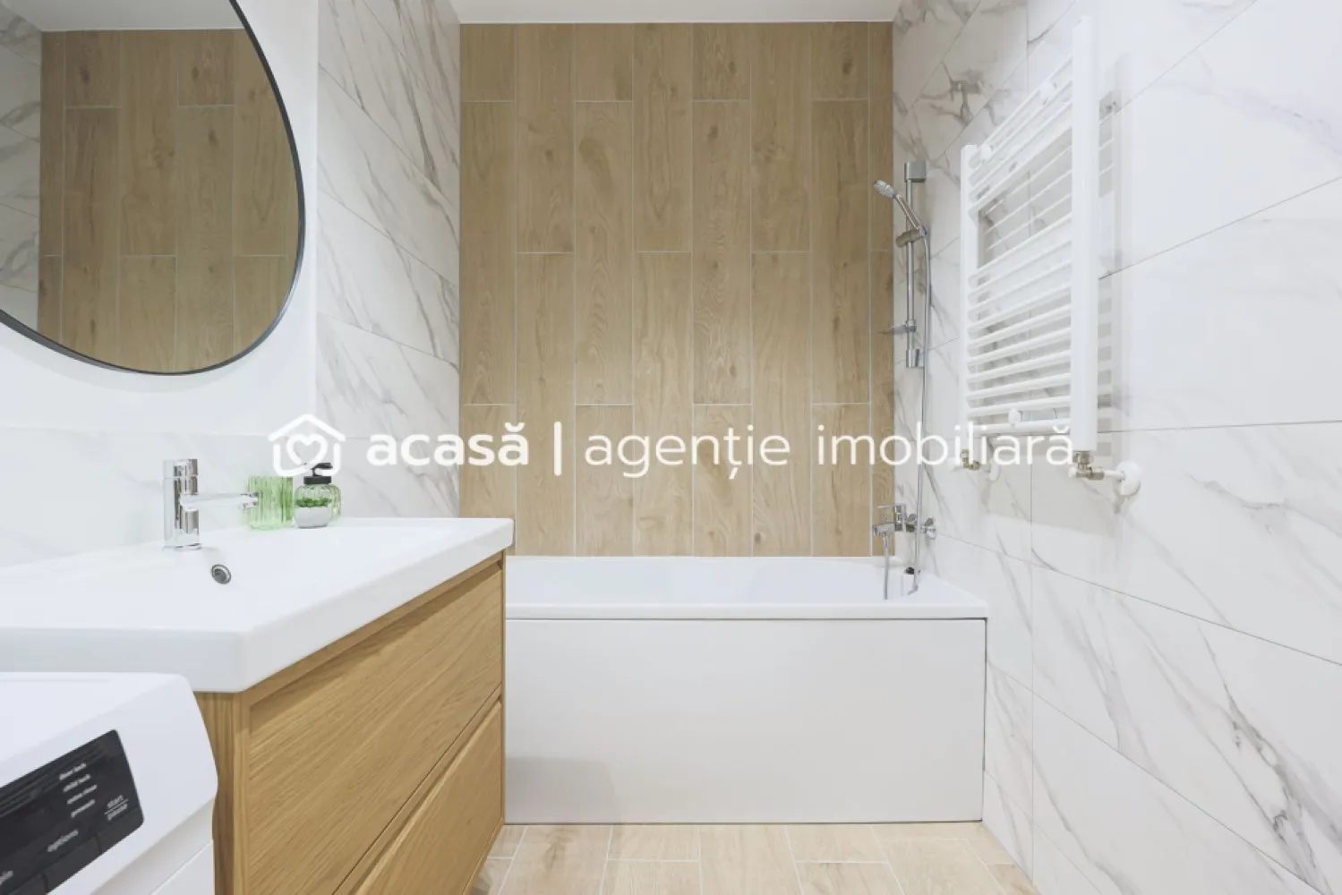 Apartament ARED Premium 2 Camere - Mobilat & Utilat - COMISION 0% - O oportunitate unică de a locui într-un apartament modern, situat în exclusivistul Complex ARED, un ansamblu securizat, cu facilități premium și un stil de viață modern, la prețuri direct de la dezvoltator.

Cu o suprafață total utilă de 60 mp, acest apartament spațios, situat la etajul 5 din 6, este complet mobilat și utilat conform pozelor. Finisajele de înaltă calitate și dotările inteligente, precum sistemul smarthome, videointerfonul, aerul condiționat și roletele electrice, îți oferă un confort absolut. În plus, dispune de încălzire în pardoseală cu ajutorul centralei termice, asigurând un ambient plăcut în orice sezon.

Locuind aici, vei avea acces la un parc privat de 1,6 ha, pistă de alergat, terenuri multisport și zone comerciale. Complexul este securizat 24/7, oferind liniște și siguranță. De asemenea, apartamentul include și un loc de parcare.

Apartamentele ARED se pot achiziționa și prin credit ipotecar și se pot achita chiar și în decursul unui an
*Pretul nu contine TVA!

Nu dispui de toată suma? Te ajutăm noi gratuit! Îți obținem oferte de la 16 bănci
Ai o proprietate de vânzare în Arad și vrei să știi cât valorează cu adevărat?
Sună-mă pentru o evaluare GRATUITĂ!

Nu rata această oportunitate! Contactează-mă pentru detalii și programează o vizionare la 0755 274 519 - Daniel Hord - Consultant ARED - Birou Centru.