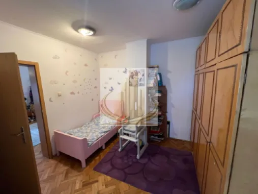 Casă spațioasă cu 2 apartamente, acces din 2 străzi – zona Lipovei