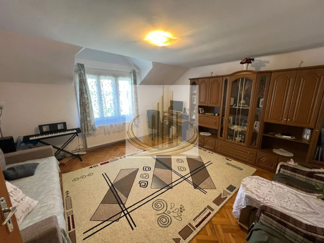 Casă spațioasă cu 2 apartamente, acces din 2 străzi – zona Lipovei
