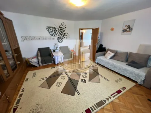 Casă spațioasă cu 2 apartamente, acces din 2 străzi – zona Lipovei