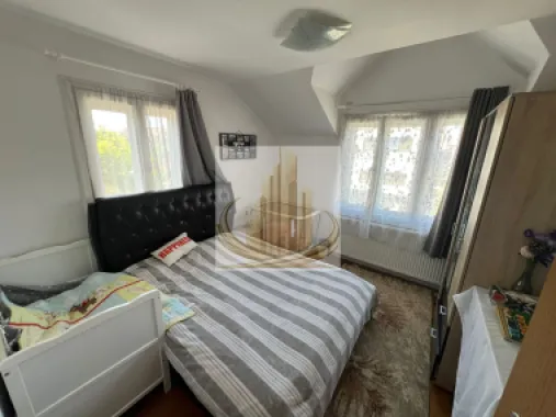 Casă spațioasă cu 2 apartamente, acces din 2 străzi – zona Lipovei
