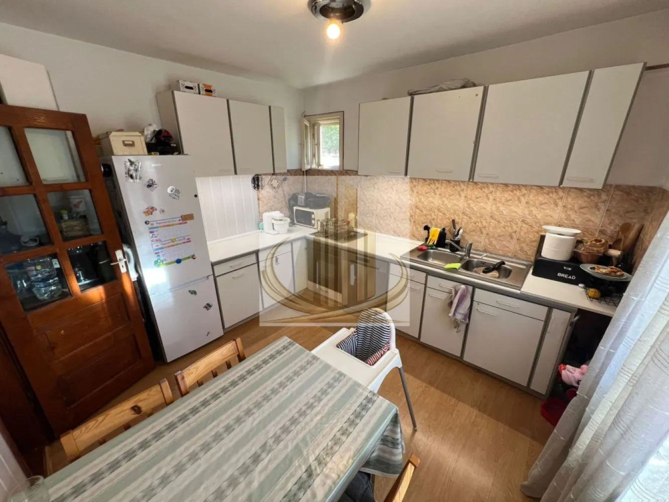 Casă spațioasă cu 2 apartamente, acces din 2 străzi – zona Lipovei