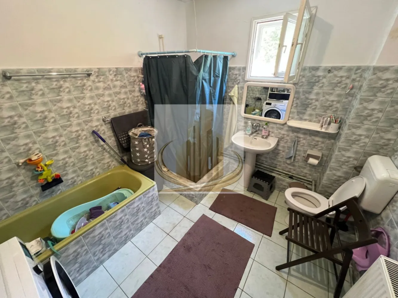 Casă spațioasă cu 2 apartamente, acces din 2 străzi – zona Lipovei