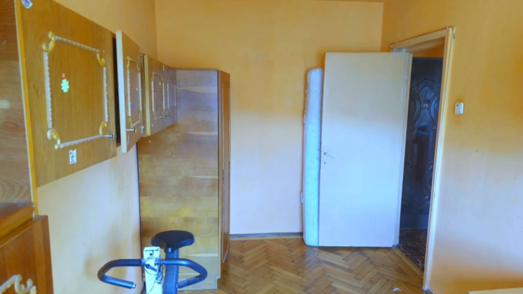De vanzare apartament cu 3 camere Tiglina 1, 67.000 euro