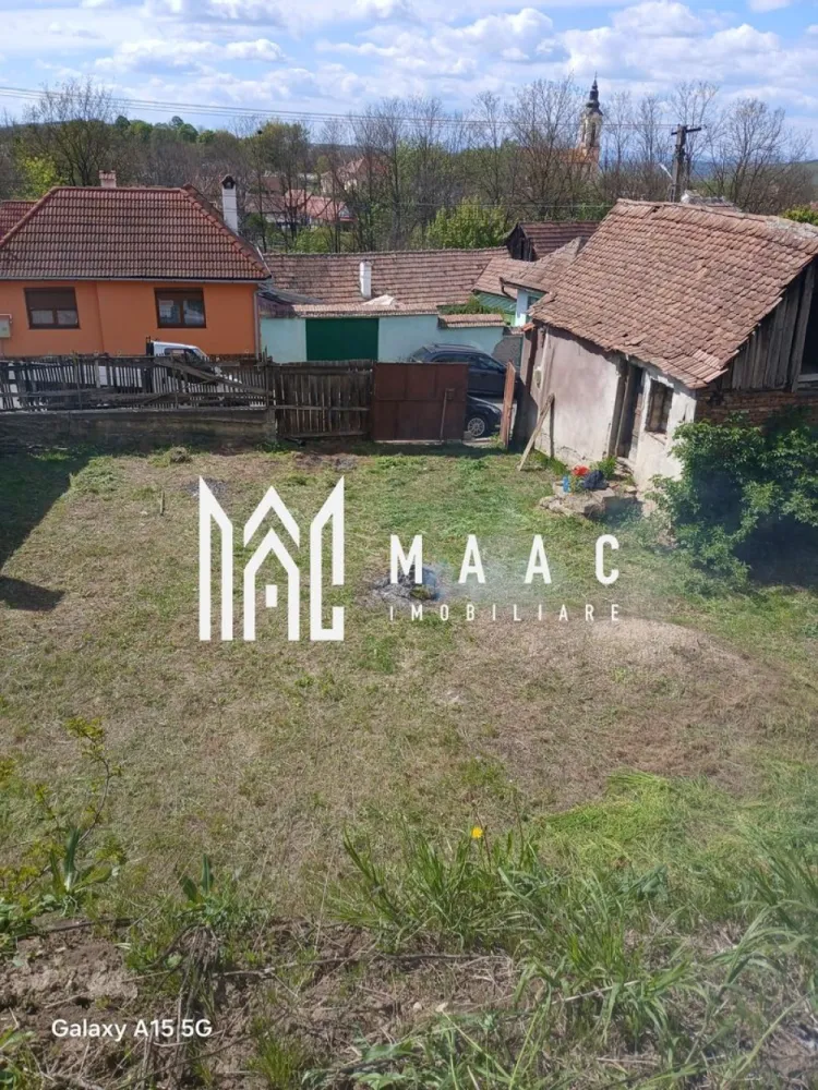 Casa de vanzare cu teren | zona centrala| Miercurea Sibiului - MAAC Imobiliare vă propune spre vânzare o proprietate cu potențial excelent, situată aproape de zona centrală din Miercurea Sibiului, într-o zonă liniștită, cu acces facil către punctele de interes, ideală atât pentru locuire după renovare, cât și pentru investiție imobiliară. Amplasarea avantajoasă și terenul generos oferă multiple posibilități de valorificare pe termen lung.

Imobilul este compus din casă individuală cu teren aferent, fiind potrivit pentru cei care doresc să renoveze și să personalizeze spațiul conform propriilor preferințe sau să dezvolte un proiect investițional.

Caracteristici principale:
-casă individuală
-teren generos, ideal pentru amenajare

Avantaje ale proprietății:
-situată aproape de zona centrală
-zonă liniștită
-acces din stradă asfaltată
-proximitate față de puncte de interes

Proprietatea reprezintă o oportunitate pentru investitori, având potențial ridicat de valorificare după renovare, dar și pentru cei care caută o locuință ce poate fi adaptată în funcție de nevoi și preferințe.

Pentru mai multe detalii și programarea unei vizionări, vă rugăm să contactați MAAC Imobiliare și să menționați la telefon numărul CP3064773.