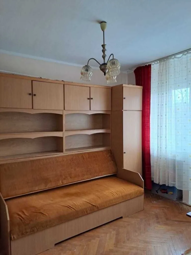 BRASADAS vinde ap 3 cam etaj 2 sup 93mp - Agenția imobiliara BRASADAS vinde apartament 3 camere , cu suprafata de 93 mp inscrisa in c.f. , 2 bai , 2 balcoane , 2 holuri si beci .
Este situat la etajul 2 si este in curs de golire.
Pentru mai multe oferte accesați www.brasadas.com.