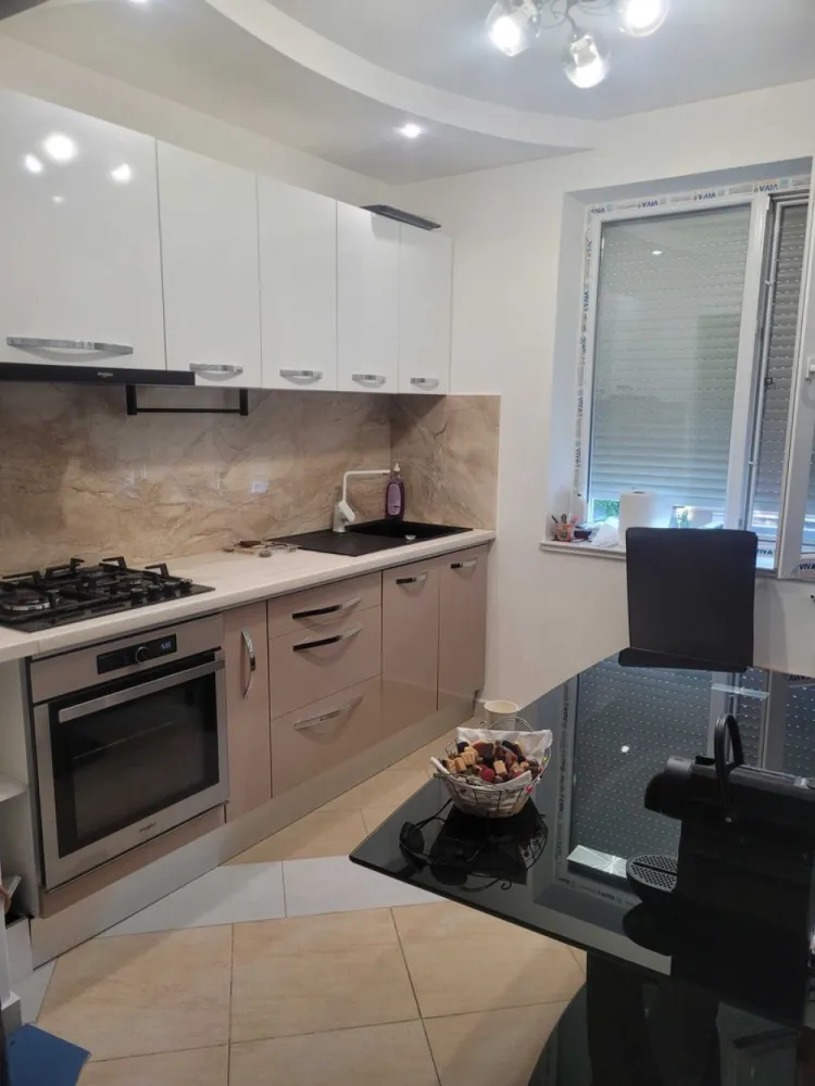 Apartament renovat zona Mall City et.2!bloc cărămidă! - Apartament Neajlov2 sc C!50m p!plus 5,5 mp de balcon ete spre alee ,foarte liniștit et 2!renovat gheamuri termopan, climatizare.