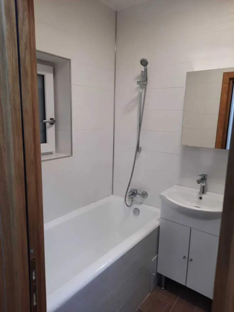 Ag BRASADAS închiriază ap 2 cam Et 3/9 50mp MAGHERU. - Agenția BRASADAS închiriază apartament 2 camere , B-dul Magheru - Et. 3 , suprafata 50 mp , complet utilat .
www.brasadas.com.