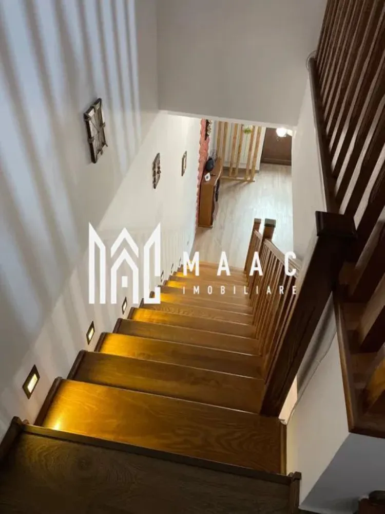 Apartament la casa | P+M | 110MP | Pivnita | Calea Dumbravii - MAAC Imobiliare va prezinta un apartament la casa Parter+Mansardă in zona Calea Dumbravii.

Caracteristici principale:
Situat într-o zonă pitorească, în zona Calea Dumbrăvii.
Suprafața utilă de 110 mp, ideală pentru confort.
4 camere, 3 dormitoare, oferind opțiuni multiple pentru organizarea locuinței.
2 băi, asigurând confort și comoditate pentru întreaga familie.

Configurația apartamentului:
Parterul include livingul open space cu bucătăria integrată.
Baie la parter pentru confortul și accesibilitatea locuitorilor.
La etaj se găsesc 2 camere suplimentare și o baie.

Amenajări și dotări suplimentare:
Terasă de 20 mp, perfectă pentru momente de relaxare în aer liber.
Pivniță uscată de 50 mp, ideală pentru depozitare și organizare suplimentară.
Loc de parcare în fața imobilului, asigurând comoditate și accesibilitate.
Centrală termică proprie și calorifere pentru încălzire eficientă în sezonul rece.

Funcționare în regim hotelier:
În prezent, apartamentul operează în regim hotelier, oferind oportunitatea de investiție pentru venituri suplimentare.

Pentru mai multe detalii precizati telefonic ca ati vazut anuntul cu ID:CP2021218.