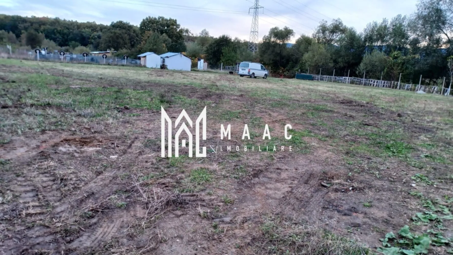 Teren de vânzare | 661 Mp | Selimbar - MAAC Imobiliare vă propune spre vânzare un teren agricol situat în Șelimbăr, cu o suprafață totală de 661 mp. 📄 Terenul beneficiază de documentație depusă pentru trecerea în intravilan, ceea ce îl face o oportunitate excelentă pentru investiție. 📍 Amplasat într-o zonă liniștită și în plină dezvoltare, ideală pentru construcții viitoare sau diversificarea portofoliului imobiliar. Pentru informații suplimentare și vizionări, vă rugăm să ne contactați specificand ID:CP2506041 }}