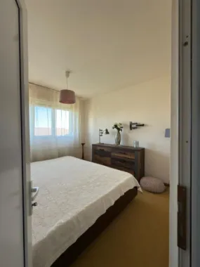 Ap 3 camere, decomandat,etaj 5 – zona Piața Rogerius.Pret 112.000 euro