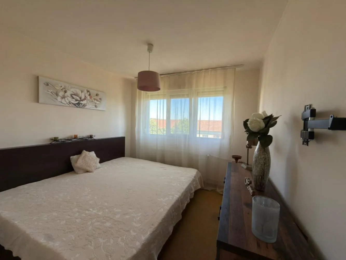 Ap 3 camere, decomandat,etaj 5 – zona Piața Rogerius.Pret 112.000 euro