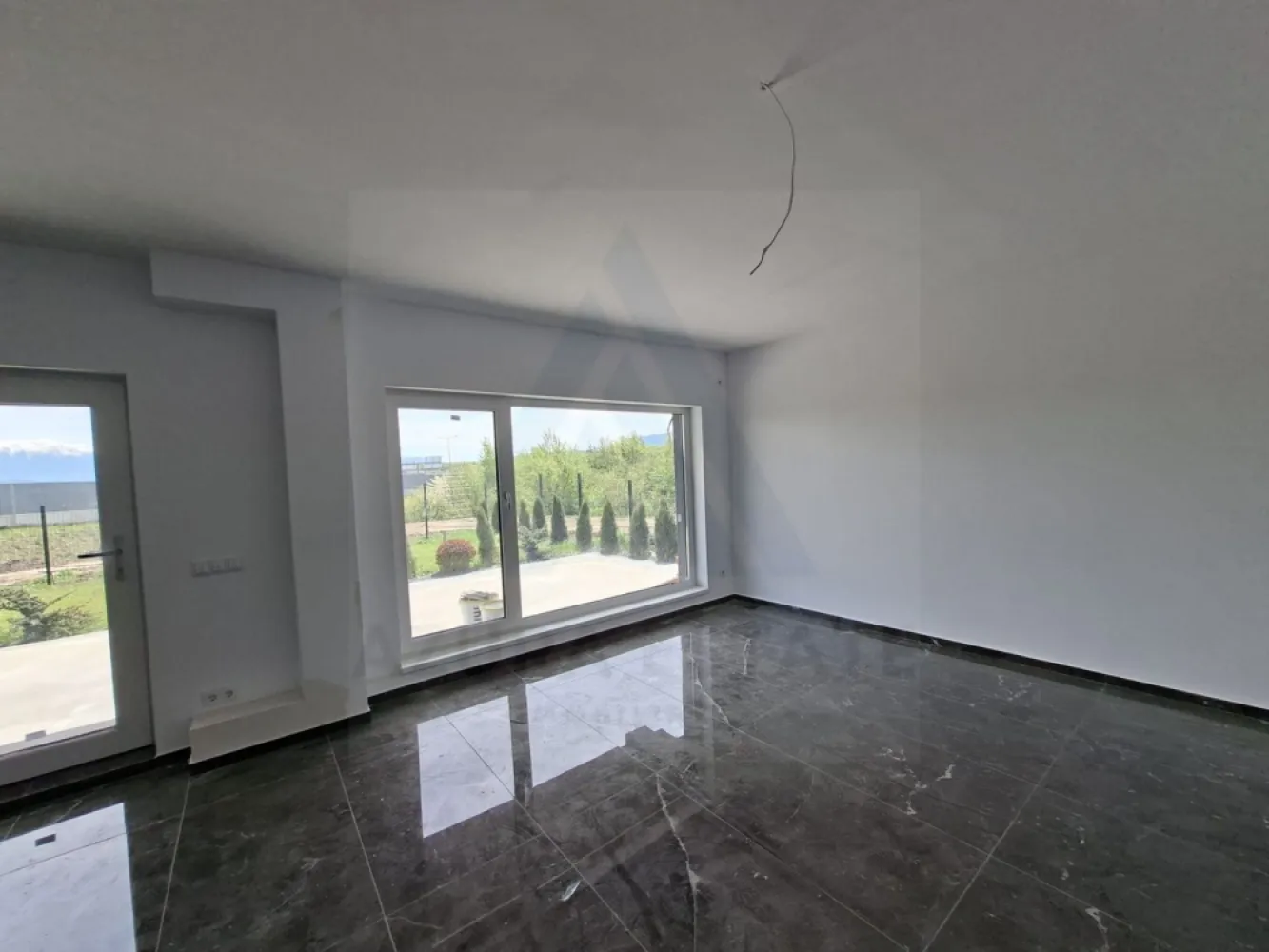 Casa premium cu teren 815 mp terasa balcon si garaj zona Selimbar