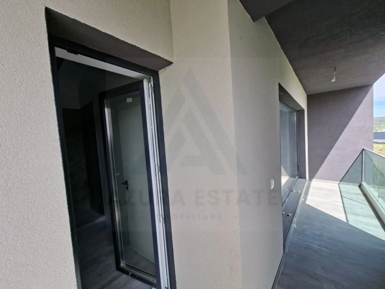 Casa premium cu teren 815 mp terasa balcon si garaj zona Selimbar