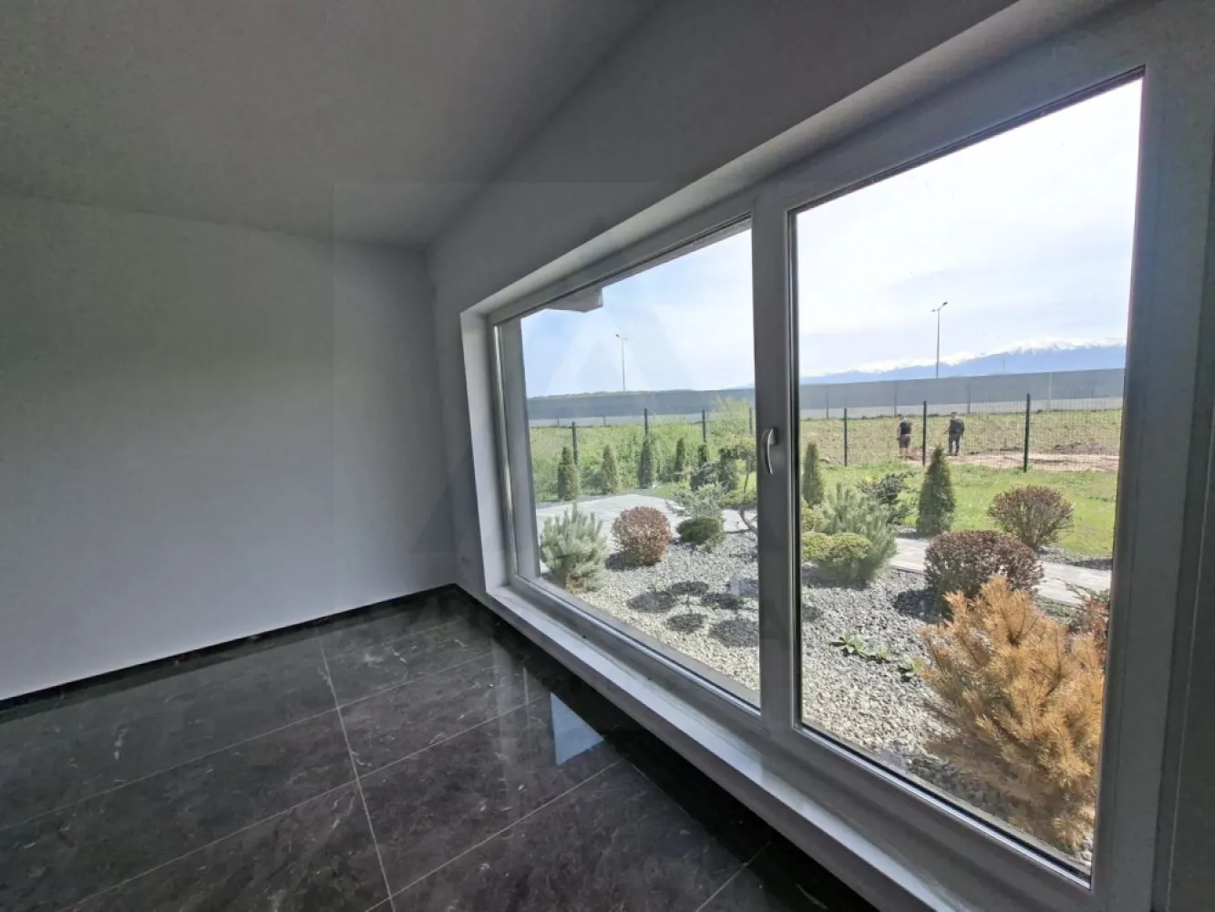 Casa premium cu teren 815 mp terasa balcon si garaj zona Selimbar