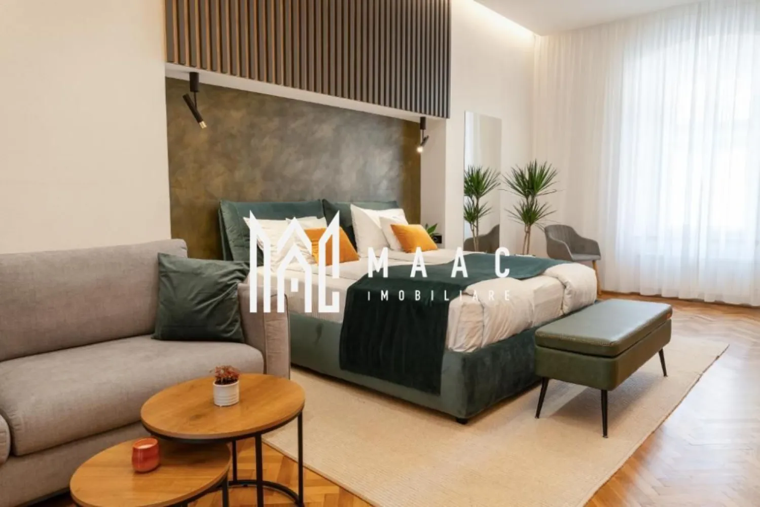 Apartament 1 Camera | 55MPU | Etaj 1 | Ultracentral - MAAC Imobiliare vă propune spre închiriere un apartament cu 1 cameră, situat în zona istorică a Sibiului, la doar 1 minut de mers pe jos față de pietonala Nicolae Bălcescu. Detalii proprietate: Suprafață utilă: 55 mp Etaj 1 din 2, într-un imobil istoric cu farmec aparte Compartimentare practică: bucătărie complet utilată, dormitor luminos, baie spațioasă. Apartamentul beneficiază de pivniță pentru depozitare Curte interioară comună, liniștită și bine întreținută Amenajări & Dotări: Complet renovat, design contemporan, finisaje premium Mobilier de calitate, centrală proprie, parchet, vopsea lavabilă cu argilă Internet Wi-Fi de mare viteză, TV Smart, iluminat ambiental Avantaje: Locație ULTRACENTRALĂ, dar ferită de zgomotul traficului Se vinde complet mobilat & utilat Parcare în apropiere Te așteptăm să descoperi un spațiu elegant, chiar în inima orașului, cu toate beneficiile unei locuințe moderne și confortabile. Pentru mai multe detalii sau pentru a programa o vizionare, vă rugăm să ne contactați specificând ID: CP2505344 }}