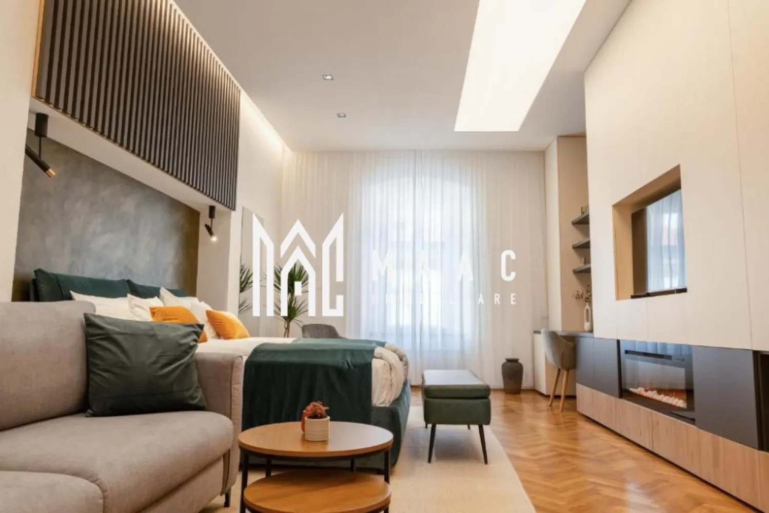 Apartament 1 Camera | 55MPU | Etaj 1 | Ultracentral - MAAC Imobiliare vă propune spre închiriere un apartament cu 1 cameră, situat în zona istorică a Sibiului, la doar 1 minut de mers pe jos față de pietonala Nicolae Bălcescu. Detalii proprietate: Suprafață utilă: 55 mp Etaj 1 din 2, într-un imobil istoric cu farmec aparte Compartimentare practică: bucătărie complet utilată, dormitor luminos, baie spațioasă. Apartamentul beneficiază de pivniță pentru depozitare Curte interioară comună, liniștită și bine întreținută Amenajări & Dotări: Complet renovat, design contemporan, finisaje premium Mobilier de calitate, centrală proprie, parchet, vopsea lavabilă cu argilă Internet Wi-Fi de mare viteză, TV Smart, iluminat ambiental Avantaje: Locație ULTRACENTRALĂ, dar ferită de zgomotul traficului Se vinde complet mobilat & utilat Parcare în apropiere Te așteptăm să descoperi un spațiu elegant, chiar în inima orașului, cu toate beneficiile unei locuințe moderne și confortabile. Pentru mai multe detalii sau pentru a programa o vizionare, vă rugăm să ne contactați specificând ID: CP2505344 }}