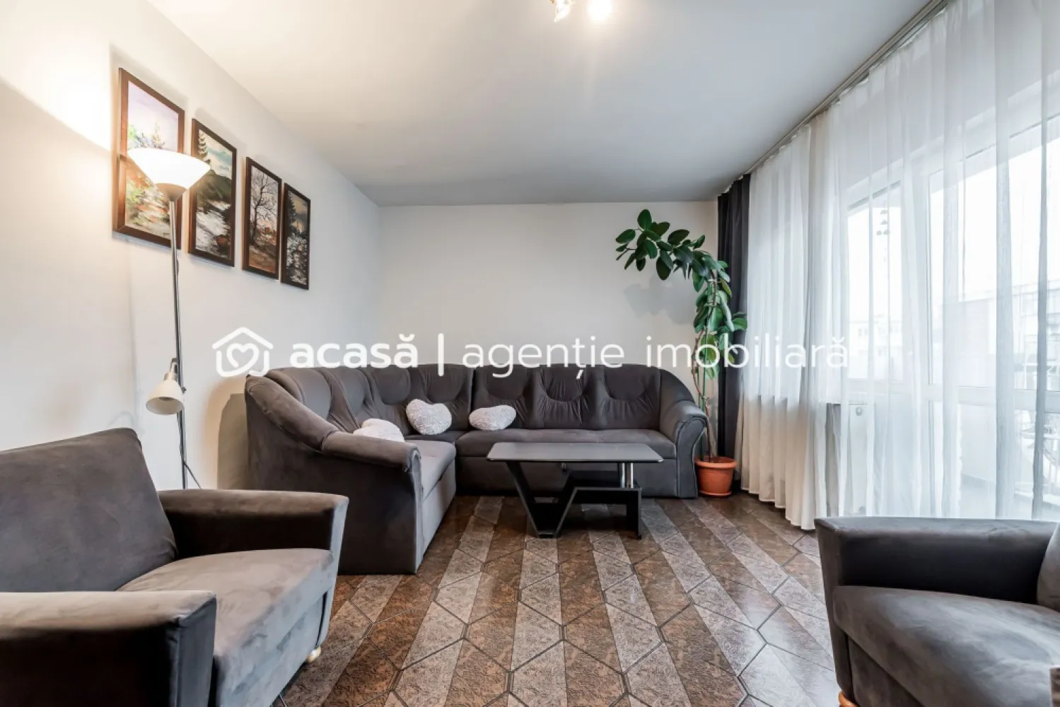 Apartament 3 camere,3 balcoane, lângă Malul Mureșului - Vă prezentăm un apartament bine poziționat, cu 3 camere decomandate, situat la etajul 3/4, într-un imobil amplasat într-o zonă rezidențială stabilă - Cartier Alfa, Arad
Preț de listare: 82.500 € | COMISION 0%
Contact: Sebastian Nica 0722252639

Avantaje principale:
- Trei balcoane: două închise, unul deschis
- Luminozitate naturală excelentă
- Compartimentare eficientă, ideală pentru familie
- Proximitate față de malul Mureșului și Lunca Mureșului
- Acces facil la mijloace de transport și facilități urbane

Proprietatea este potrivită atât pentru locuire, cât și pentru investiție.

Preț de listare: 82.500 €
📞 Sebastian Nica – 0722252639

Nu dispui de toată suma? Te ajutăm noi gratuit! Îți obținem oferte de la 16 bănci.

Ai o proprietate de vânzare în Arad și vrei să știi cât valorează cu adevărat?
Sună-mă pentru o evaluare gratuită, fără obligații.

Birou: ACASĂ | Agenție imobiliară Arad
Bulevardul Decebal 2, Arad 310133