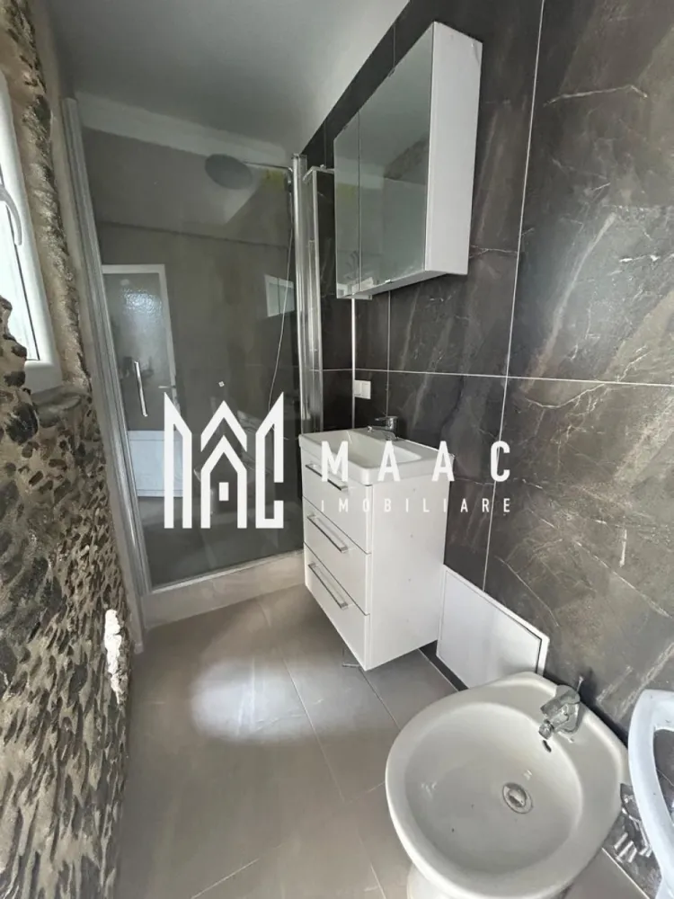 Casa Individuala I 2 Camere I Garaj I Central I Saliste - Se vinde o casă individuală, situată într-o zonă liniștită, în apropiere de Spitalul Săliște, cu acces facil către punctele de interes ale localității. 
Proprietatea dispune de teren în suprafață de 240 mp și este recent parțial renovată, fiind disponibilă pentru mutare imediată.

Compartimentare:
2 camere
Bucătărie
Baie

Caracteristici principale:
Supafață teren: 240 mp
Casă individuală
Recent parțial renovată
Încălzire prin sobe de teracotă
Gazul este la poartă
Garaj
Pivniță
Disponibilă imediat
Zonă: lângă Spital Săliște

Detalii suplimentare:
Curte proprie, potrivită pentru relaxare sau grădină
Posibilitate de racordare la gaz
Spații auxiliare utile pentru depozitare
Proprietate potrivită pentru locuire permanentă sau casă de vacanță
Acces facil și zonă liniștită

Această proprietate reprezintă o oportunitate bună pentru cei care caută o casă individuală cu teren, într-o zonă accesibilă, cu posibilitatea de modernizare ulterioară.

Pentru informati si vizionari: ID: CP2855068