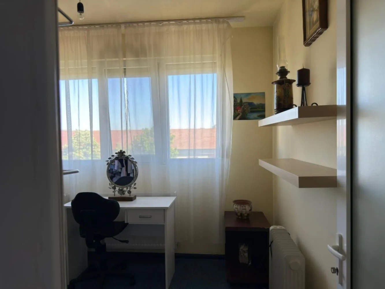 Ap 3 camere, decomandat,etaj 5 – zona Piața Rogerius.Pret 112.000 euro