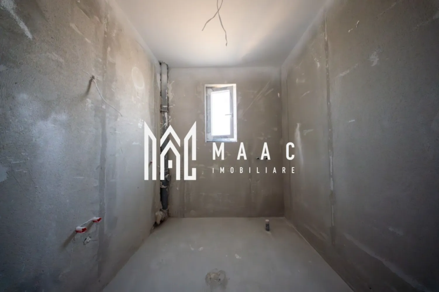Apartamente 2 camere | 47 mp I Predare la Cheie| Balcon I Selimbar - MAAC Imobiliare vă propune spre vânzare un apartament modern cu 2 camere decomandate, situat în Sibiu – ideal pentru locuit sau investiție.
Suprafață utilă: 47 mp
Logie: 4 mp – perfectă pentru momente de relaxare

Compartimentare inteligentă:
Living luminos, cu spațiu generos pentru relaxare
Dormitor confortabil
Bucătărie separată
Baie modernă, complet utilată
Hol spațios cu loc pentru depozitare
Logie de 4 mp

Apartamentul se predă la cheie, cu finisaje moderne și materiale de calitate, fiind pregătit pentru mutare imediată. Compartimentarea decomandată oferă confort, intimitate și un spațiu bine organizat.

Locație și avantaje:
Situat într-o zonă rezidențială în plină dezvoltare
Acces rapid către Shopping City Sibiu
Stație de autobuz în apropiere, pentru deplasări rapide în oraș
Acces facil către principalele puncte de interes

Parcare:
Loc de parcare disponibil – 5.000 € (se achiziționează separat)

Predare:
Estimată pentru perioada iunie–iulie

Modalități de plată:
Cash
Credit bancar

Pentru mai multe informatii si pentru a programa o vizionare, va rugam specificati ID: CP2949649