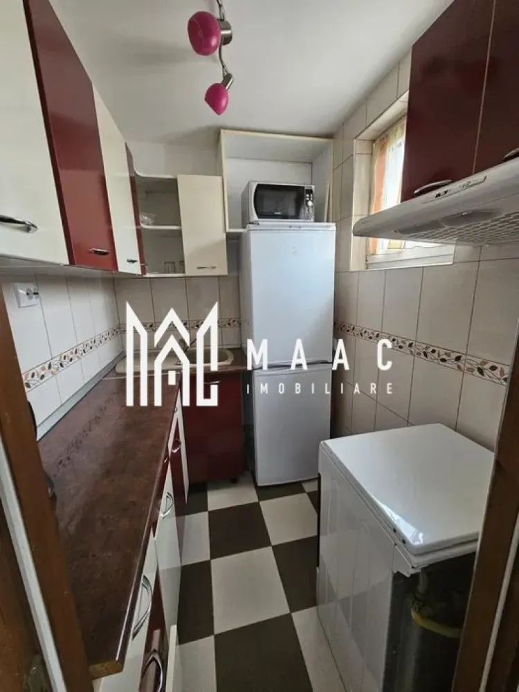 Apartament 3 Camere I Renovat I Etaj 3 I Lacul lui Binder - Va propunem spre vanzare un apartament de 3 camere semidecomandat situat la etajul 3/5 al unui imobil din zona Lacul lui Binder. Locuinta cuprinde: hol intrare, living, 2 dormitoare, bucatarie, baie, balcon. Disponibil imediat. Se vinde complet mobilat si utilat. Incalzire: Centrala proprie. Facilitati: Acces rapid la mijloace de transport in comun, magazine, farmaci, restaurante si spati verzii. Pentru mai multe detalii precizati telefonic ca ati vazut anuntul cu ID:C P2502911 }}