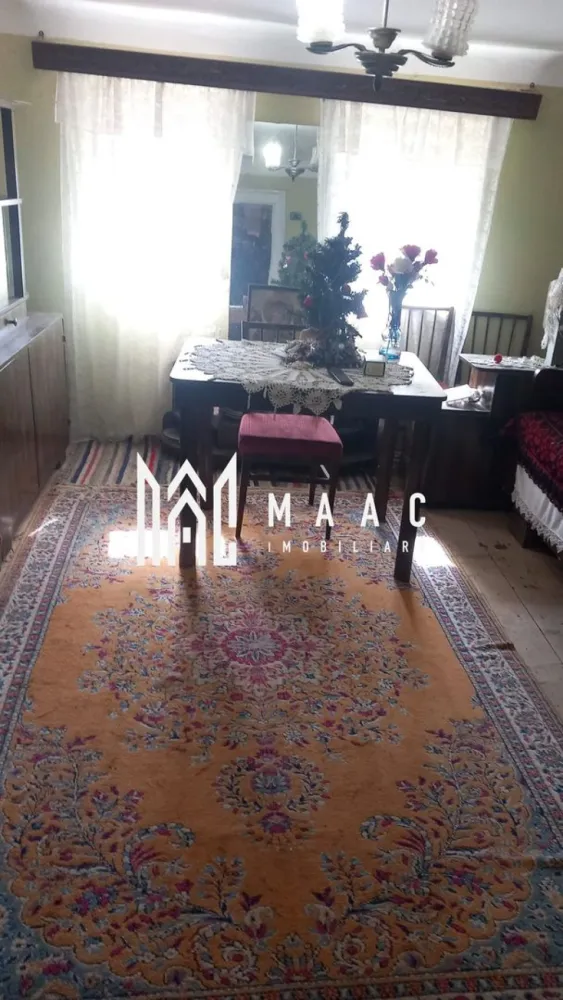 Casa de vanzare I 259 MPU I Ocna Sibiului - MAAC Imobiliare vă propune o casă primitoare în Ocna Sibiului, la doar 18 km de Sibiu. Caracteristici proprietate: 2 camere spațioase, perfecte pentru relaxare. Bucătărie primitoare. Hol generos, care conectează încăperile. Cămară practică, pentru depozitarea lucrurilor necesare. Necesita usoare lucrari de renovare/modernizare. Avantaje importante: Casă locuibilă, având toate utilitățile (apă, gaz, electricitate, canalizare) Amplasată într-o zonă liniștită, cu acces rapid la facilitățile orasului. Perfectă pentru rezidenta sau ca investiție într-o locație turistică foarte buna. Pentru mai mullte detalii specificatii telefonic ca ati vazut anuntul cu ID:CP2500919 }}