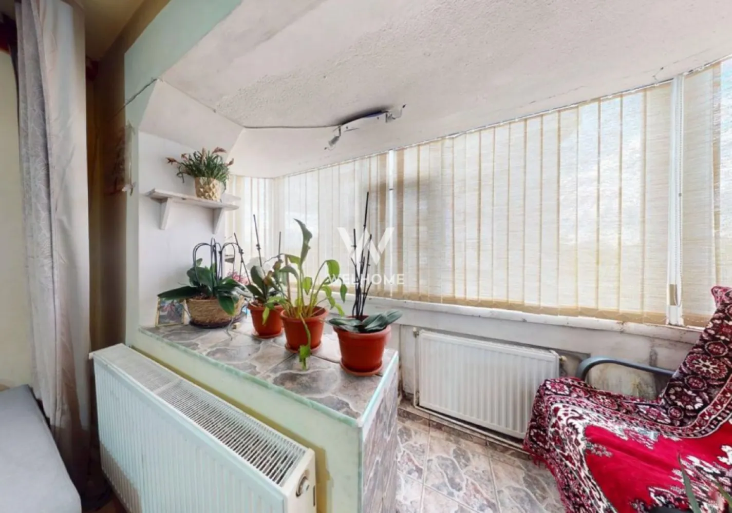 Apartament 2 camere, Turnisor, Sibiu - Apartament decomandat cu 2 camere, situat la etajul 3/6 al unui bloc de pe Soseaua Alba Iulia, Turnisor, Sibiu.

Compartimentare: 
hol, bucatarie, living , baie, balcon inchis
Se preda complet mobilat si utilat conform fotografii

Pret: 87000 euro 
Cash sau credit bancar 
Vizionari: 0752.088.381- Roxana