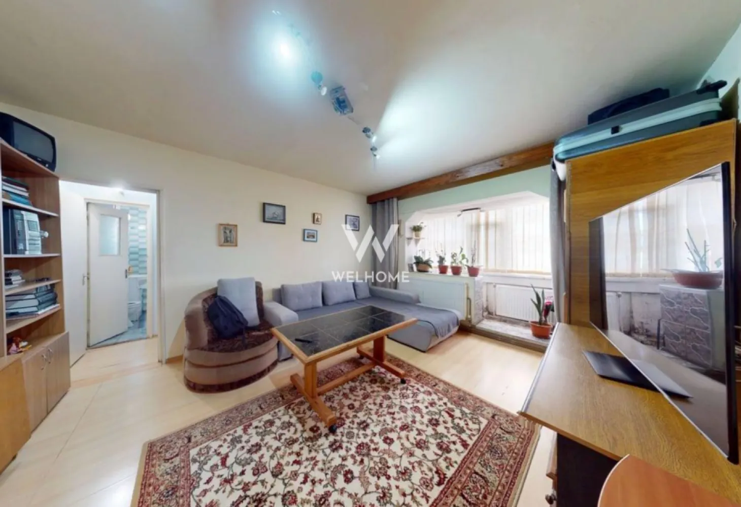 Apartament 2 camere, Turnisor, Sibiu - Apartament decomandat cu 2 camere, situat la etajul 3/6 al unui bloc de pe Soseaua Alba Iulia, Turnisor, Sibiu.

Compartimentare: 
hol, bucatarie, living , baie, balcon inchis
Se preda complet mobilat si utilat conform fotografii

Pret: 87000 euro 
Cash sau credit bancar 
Vizionari: 0752.088.381- Roxana