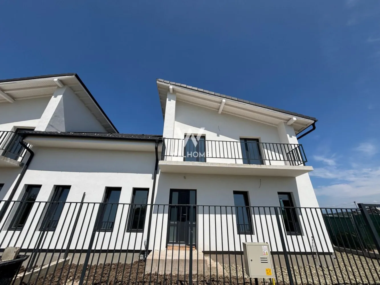 Viața la casă, liniște și munți la orizont – Duplexuri noi în Mohu