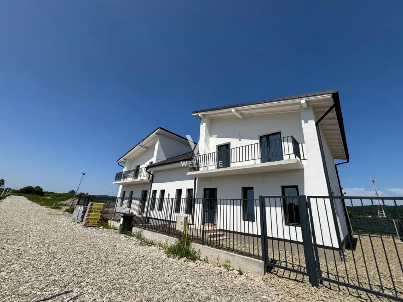 Viața la casă, liniște și munți la orizont – Duplexuri noi în Mohu