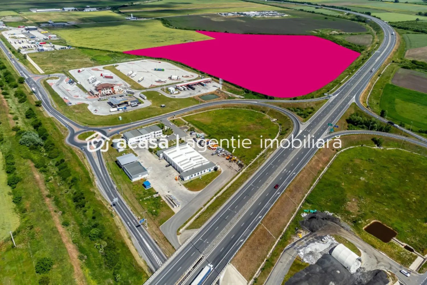 Investiție strategică: Teren cu PUZ pentru un parc logistic - Suntem încântați să vă oferim oportunitatea de a achiziționa un teren excepțional, situat strategic pentru dezvoltarea unui parc logistic sau industrial, situat în Pecica, la coborârea de pe Autostrada A1.

Caracteristici principale:
Suprafață: 13 ha
PUZ inclus: Prețul include obținerea PUZ-ului conform specificațiilor și nevoilor clientului, garantând astfel o dezvoltare sigură, rapidă și eficientă.
Localizare strategică: Terenul este vizibil de pe Autostrada A1, înainte de coborârea către Pecica, oferind astfel o vizibilitate excelentă și acces facil.

Proximitate față de puncte cheie:
- 30 km de Vama Nădlac
- 14 km de Vama Turnu
- aproape de Arad, oraș de graniță cu Europa de Vest

Vecinătăți și facilități:
DUVENBECK
SMART DIESEL
Platforme de parcare TIR
4 stații de alimentare cu combustibil
Firme de logistică și comerț
Service-uri auto

Această poziționare strategică și infrastructura existentă fac din acest teren o investiție ideală pentru dezvoltarea unui parc logistic modern și eficient, facilitând astfel operațiuni comerciale și de transport de mare anvergură.

Contact:
0721356746 Florin Moș // Consultant imobiliar

Nu ratați șansa de a investi într-o locație cu potențial maxim de creștere și dezvoltare logistică!