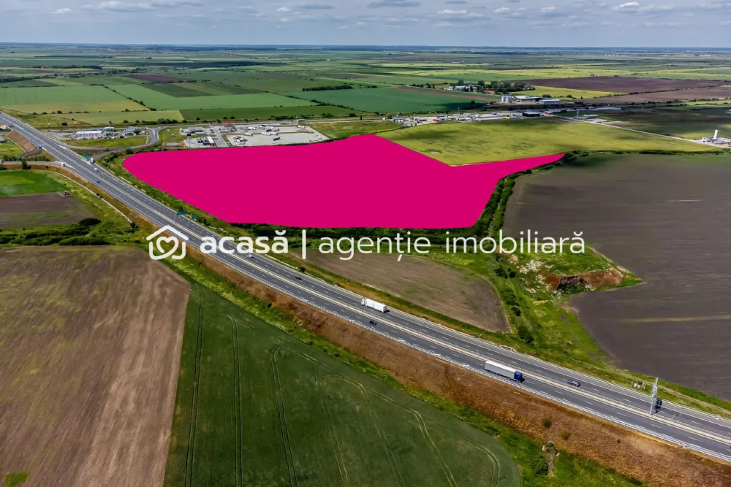 Investiție strategică: Teren cu PUZ pentru un parc logistic - Suntem încântați să vă oferim oportunitatea de a achiziționa un teren excepțional, situat strategic pentru dezvoltarea unui parc logistic sau industrial, situat în Pecica, la coborârea de pe Autostrada A1.

Caracteristici principale:
Suprafață: 13 ha
PUZ inclus: Prețul include obținerea PUZ-ului conform specificațiilor și nevoilor clientului, garantând astfel o dezvoltare sigură, rapidă și eficientă.
Localizare strategică: Terenul este vizibil de pe Autostrada A1, înainte de coborârea către Pecica, oferind astfel o vizibilitate excelentă și acces facil.

Proximitate față de puncte cheie:
- 30 km de Vama Nădlac
- 14 km de Vama Turnu
- aproape de Arad, oraș de graniță cu Europa de Vest

Vecinătăți și facilități:
DUVENBECK
SMART DIESEL
Platforme de parcare TIR
4 stații de alimentare cu combustibil
Firme de logistică și comerț
Service-uri auto

Această poziționare strategică și infrastructura existentă fac din acest teren o investiție ideală pentru dezvoltarea unui parc logistic modern și eficient, facilitând astfel operațiuni comerciale și de transport de mare anvergură.

Contact:
0721356746 Florin Moș // Consultant imobiliar

Nu ratați șansa de a investi într-o locație cu potențial maxim de creștere și dezvoltare logistică!