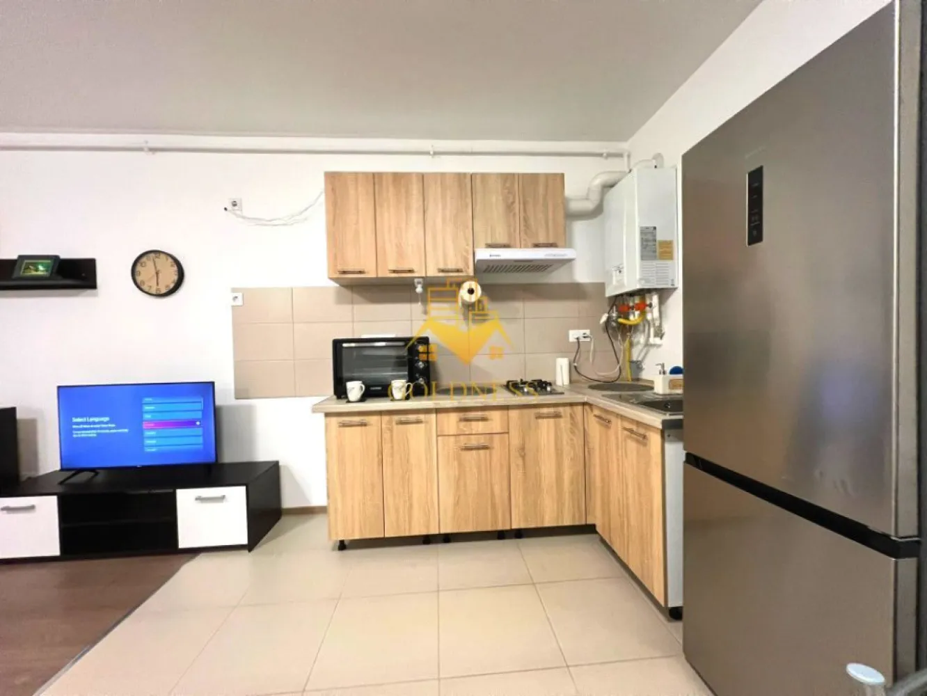 2 camere open space, Parcare, Zona Tineretului, Floresti - GOLDNESS Imobiliare vă propune spre închiriere un apartament cu 2 camere open-space complet mobilat și utilat, la etajul 2 într-un imobil de 4 etaje, în Floresti, strada Tineretului, nr 20-22. 
Dispune de loc de parcare!

Apartamentul este compartimentat astfel:
 - dormitor cu pat matrimonial, dressing, noptiere
 - living cu bucatarie open-space complet utilată, canapea extensibilă, loc de servit masa 
 - baie cu vana, calorifer port prosop inox și dulap pentru depozitare.
 - terasa de 8 mp.

Imobilul este dotat cu toate cele necesare- centrală proprie, mașină de spălat haine, frigider, aragaz, hotă, etc. 
Se află în apropierea stațiilor de transport în comun, magazine, restaurante, spații verzi, farmacii, etc. 

Dacă sunteți interesați de acest apartament și doriți să îl vizionați, dar și pentru alte oferte sau detalii nu ezitați să ne contactați telefonic sau prin e-mail. Vă stăm la dispoziție!
Pentru intermediere se percepe un comision de 50% din prețul chiriei!