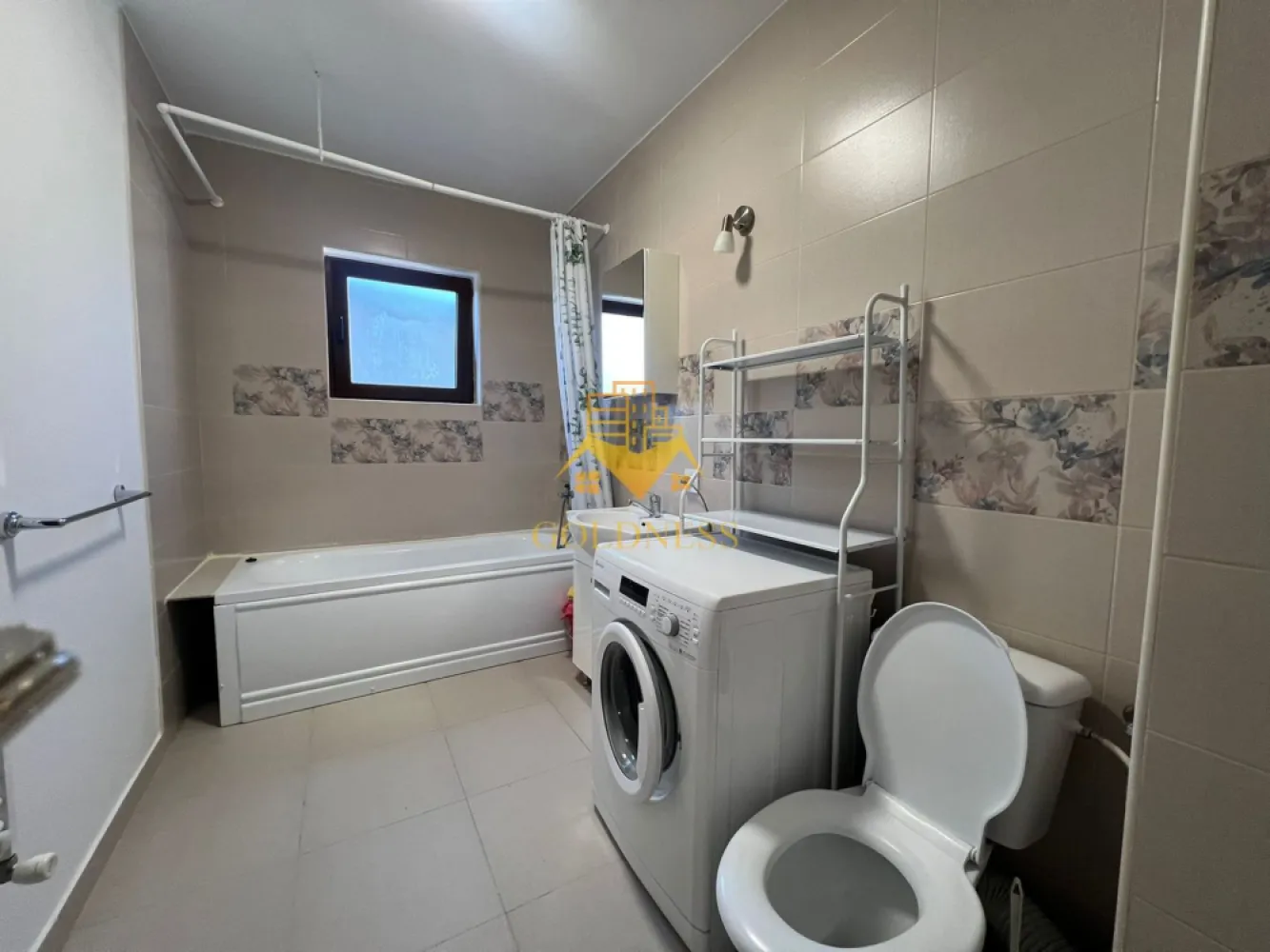 3 camere open-space, Parcare, Cartier Manastur, Zona Campului - GOLDNESS Imobiliare vă propune spre închiriere un apartament cu 3 camere open-space,complet mobilat și utilat, la etajul parter într-un imobil de 2 etaje, în cartierul Manastur, str. Aleea Porumbelelor. 
Dispune de loc de parcare exterioara in curte privata!
Apartamentul este compartimentat astfel:
 - 2 dormitoare IDENTICE cu paturi matrimoniale, dressing, noptiere 
 - living cu bucatarie open-space complet utilată, canapea extensibilă, loc de servit masa 
 - baie cu cabina de dus, calorifer port prosop inox și dulap pentru depozitare.
- terasa de 7 mp

Imobilul este dotat cu toate cele necesare- centrală proprie, mașină de spălat haine, frigider, aragaz, cuptor electric, hotă, etc. 
Se află în apropierea stațiilor de transport în comun, magazine, restaurante, spații verzi, farmacii, etc. 

Dacă sunteți interesați de acest apartament și doriți să îl vizionați, dar și pentru alte oferte sau detalii nu ezitați să ne contactați telefonic sau prin e-mail. Vă stăm la dispoziție!
Pentru intermediere se percepe un comision de 50% din prețul chiriei!