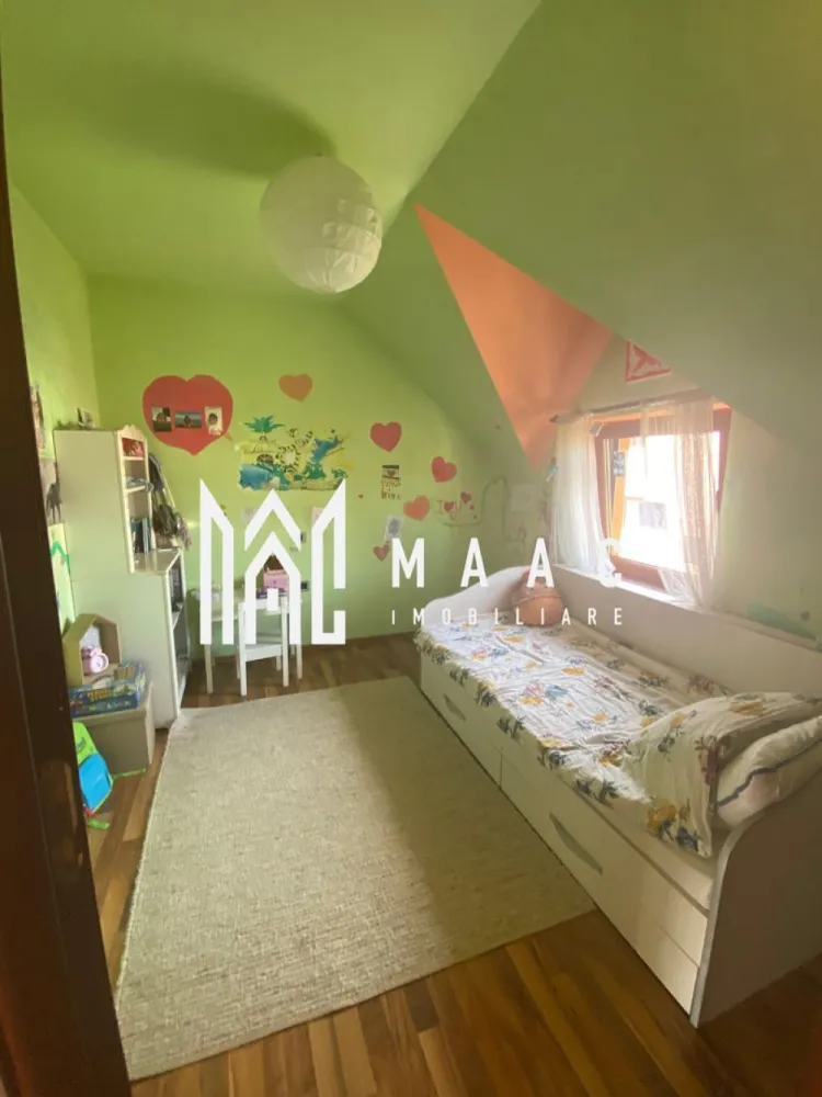 Casa 4 Camere | Tip Duplex | Curte | BBQ | Cisnadie - Vă prezentăm o oportunitate imobiliară de excepție, un duplex elegant și bine întreținut, ideal pentru familii sau pentru cei care caută un ambient liniștit, cu acces rapid către facilități urbane esențiale. Date generale: Tip proprietate: Duplex Stadiu: Finalizat, disponibil imediat An construcție: 2008 Construcție din cărămidă, acoperiș cu țiglă Suprafață utilă: 100 mp Suprafață construită desfășurată: 140 mp Suprafață teren: 250 mp Curte liberă: 90 mp Deschidere stradală: 16 m Compartimentare eficientă: 4 camere, dintre care 3 dormitoare 2 băi cu geam (dotate una cu cabină de duș, cealaltă cu cadă) 1 bucătărie închisă, complet mobilată și utilată 1 balcon + 1 terasă Pod funcțional (pentru depozitare) 2 locuri de parcare Dotări și finisaje: Centrală termică proprie și sistem de încălzire cu calorifere Izolație termică exterioară Ferestre: tâmplărie PVC cu geam termopan Confort și funcționalitate: Proprietatea se vinde complet mobilată și utilată: aragaz, hotă, frigider, mașină de spălat rufe, TV Conectare la toate utilitățile: apă, canalizare, electricitate, gaz, internet, CATV, telefon Străzi asfaltate, iluminat public, acces rapid la mijloace de transport Exterior amenajat: Curte privată de 90 mp Zonă special amenajată pentru grătar / barbeque Acces auto în curte, spațiu verde delimitat Această locuință oferă un echilibru perfect între confort, intimitate și funcționalitate, într-un cadru clasic, elegant și sigur. Este soluția ideală pentru cei care caută o investiție durabilă sau un cămin primitor într-o zonă urbană bine conectată. Pentru mai multe detalii sau pentru a programa o vizionare contactează - ne specificând ID: CP2499576 }}