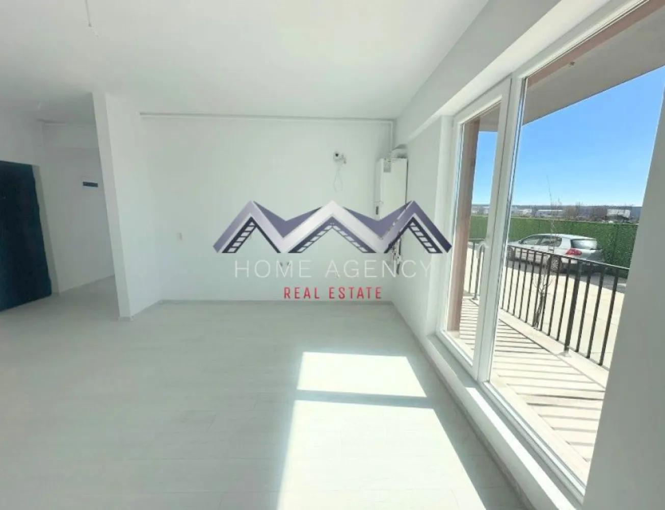 Apartament 2 camere 50 mp | Otopeni central | PREȚ FINAL - Vă prezentăm, spre vânzare, un apartament modern cu 2 camere foarte spațios, ce dispune de 50.30 mp utili și un balcon generos de 4.80 mp, ideal pentru momente de relaxare. Compartimentarea este practică și eficientă. Luminozitatea naturală este asigurată pe tot parcursul zilei datorită orientării avantajoase pe Sud, iar apartamentul se diferențiază prin designul aerisit și bine proporționat.

Apartamentul este disponibil la parter (înalt), în cadrul unui bloc cu regim de înălțime redus (D+P+3r), situat în zona centrală a orașului Otopeni. Accesul în complex este securizat prin barieră, ceea ce conferă siguranță și liniște viitorilor proprietari. Chiar la intrarea în complex existând o stație de autobuz (Linia Albastră), iar în imediata vecinătate regăsiți Mega Image non-stop, Lidl, Penny, precum și proiecte comerciale importante în dezvoltare. De asemenea, accesul către Centura Bucureștiului, DN1, Aeroportul Henri Coandă și zona Pipera este rapid și facil.

Acest apartament reprezintă o oportunitate unică pentru cei care își doresc o locuință practică, modernă și bine amplasată într-o zonă aflată în continuă dezvoltare.

Prețul afișat este FINAL, include 1 loc de parcare și TVA!

Achiziția se realizează direct de la dezvoltator, fără perceperea vreunui comision din partea cumpărătorului. Oferim consultanță gratuită pe întreaga durată a procesului de achiziție, asigurând suport specializat la fiecare etapă. De asemenea, la solicitare, punem la dispoziție servicii de brokeraj financiar, fără costuri suplimentare, pentru identificarea celor mai avantajoase soluții de finanțare adaptate nevoilor dumneavoastră.

📞 Programează acum o vizionare cu echipa de vânzări!