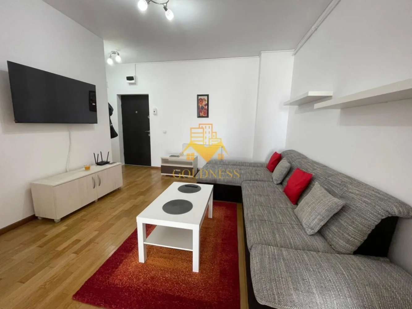 2 camera, open-space, modern, Marasti, Kaufland - GOLDNESS Imobiliare vă propune spre închiriere un apartament cu 2 camere complet mobilat și utilat, la etajul 4 într-un imobil de 5 etaje, în cartierul Mărăști . 

Apartamentul este compartimentat astfel:
 - dormitor cu pat matrimonial, dressing, noptiere

 - living cu bucatarie open-space complet utilată, canapea extensibilă, loc de servit masa 

 - baie cu cabina de dus, calorifer port prosop inox și dulap pentru depozitare.

 - balcon de 4 cm
 2 unitati AC, canapea extensibila living noua, TV nou!

Imobilul este dotat cu toate cele necesare- centrală proprie, mașină de spălat haine, frigider, plită electrică, hotă, etc. 

Se află în apropierea stațiilor de transport în comun, magazine, restaurante, spații verzi, farmacii, etc. 

Dispune de loc de parcare inclus !

Dacă sunteți interesați de acest apartament și doriți să îl vizionați, dar și pentru alte oferte sau detalii nu ezitați să ne contactați telefonic sau prin e-mail. Vă stăm la dispoziție!