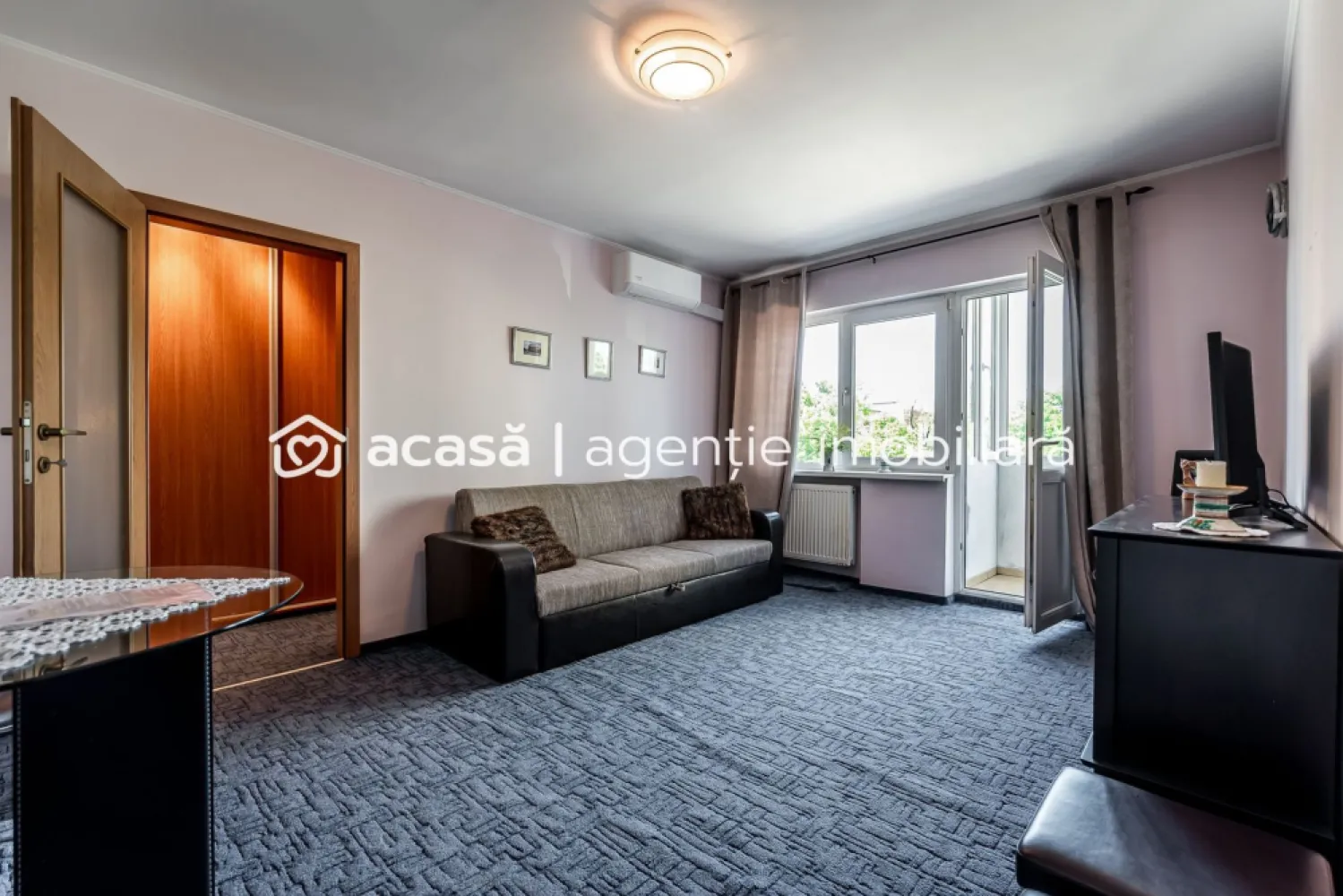 Apartament 2 camere Podgoria - Calea Iuliu Maniu - Vă prezint un apartament cu 2 semidecomandat, mobilat și utilat pe Calea Iuliu Maniu, Podgoria, cu balcon închis. 

Apartamentul este amenajat și utilat complet (inclusiv mașină de spălat vase), bucătăria și living-ul (cu balcon închis) cu vedere spre calea Iuliu Maniu, iar dormitorul cu vedere spre o curte interioară liniștită. 

Suprafața construită este de 56 mp (conform CF), iar apartamentul se află la etajul 3 din 4 într-un bloc îngrijit. 

Aveți acces ușor către mijloacele de transport în comun, hypermarket-uri, farmacii, școli și malul Mureșului. 

Pentru programarea unei vizionări gratuit, mă puteți contacta la numărul de telefon: 0761 899 230. 

Mihai Molnar
Consultant imobliar
Agenția Acasă Arad

💳 Nu dispui de toată suma? Te ajutăm gratuit! Îți obținem oferte de la 16 bănci.

🏠 Ai o proprietate de vânzare în Arad și vrei să știi cât valorează cu adevărat. Sună‑mă pentru o evaluare gratuită, fără obligații.

🏢 Bulevardul Decebal 2, Arad 310133