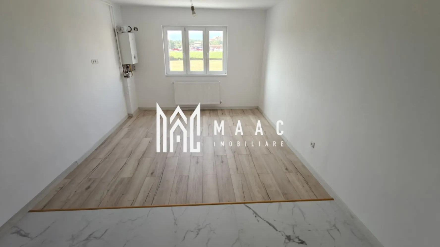 Apartament nou I 41 mpu I Lift I Finisaje Premium I Lazaret - 🏡MAAC Imobiliare vă prezintă Urban 64, un complex modern, situat strategic pentru acces rapid către centrul orașului, autostradă și toate punctele de interes public. ✨ Detalii ansamblu: ✅ Regim de înălțime P+4E+M – 56 de apartamente și garsoniere ✅ Lift Schindler – silențios și modern ✅ Arhitectură contemporană & finisaje premium 🏠 Finisaje incluse: ✔️ Interior complet finisat: • Ușă metalică de acces, izolată termic și fonic • Pereți finisați cu glet și lavabilă albă • Parchet, gresie și faianță de calitate • Obiecte sanitare moderne & rezervor îngropat • Tâmplărie PVC cu geam termopan • Prize, întrerupătoare & instalații pentru TV și internet • Încălzire proprie – centrală Immergas & calorifere ✔️ Spații comune: • Casa scării placată cu granit • Ușă securizată cu interfon • Plafoniere cu senzori de mișcare • Locuri de parcare publice disponibile 📏 Suprafață: 41 mp utili, compartimentare eficientă, living cu bucătărie open space, dormitor matrimonial și baie. 📩 Pentru mai multe detalii și vizionări, specificați ID-ul anunțului: CP2499551. }}
