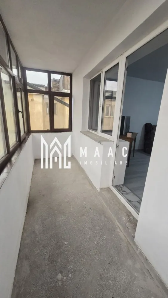 Garsonieră spațioasă de vanzare | centrala proprie | vedere superba. - Garsonieră spațioasă de vânzare – Aleea Nucilor (bloc Petrom)

MAAC Imobiliare vă propune spre vânzare o garsonieră confortabilă, situată la etajul 4/4, într-un imobil construit în anul 2002, pe strada Aleea Nucilor.

Locuința are o suprafață utilă de 44 mp și o suprafață totală de 48,47 mp, fiind compartimentată astfel: cameră, bucătărie, baie, hol, debara și balcon.

Avantaje:

Expunere sudică – lumină naturală pe tot parcursul zilei
Centrală termică proprie
Geamuri termopan
Parchet în cameră
Bloc relativ nou (2002)

Extra beneficii:
Teren de 40 mp (menționat în RLV), ideal pentru loc de parcare sau spațiu exterior

Boxă de 13 mp (de asemenea trecută în RLV), perfectă pentru depozitare

Garsoniera este potrivită atât pentru locuit, cât și pentru investiție.

Pentru mai multe detalii și programarea unei vizionări, vă rugăm să contactați MAAC Imobiliare și să menționați la telefon numărul CP3070173