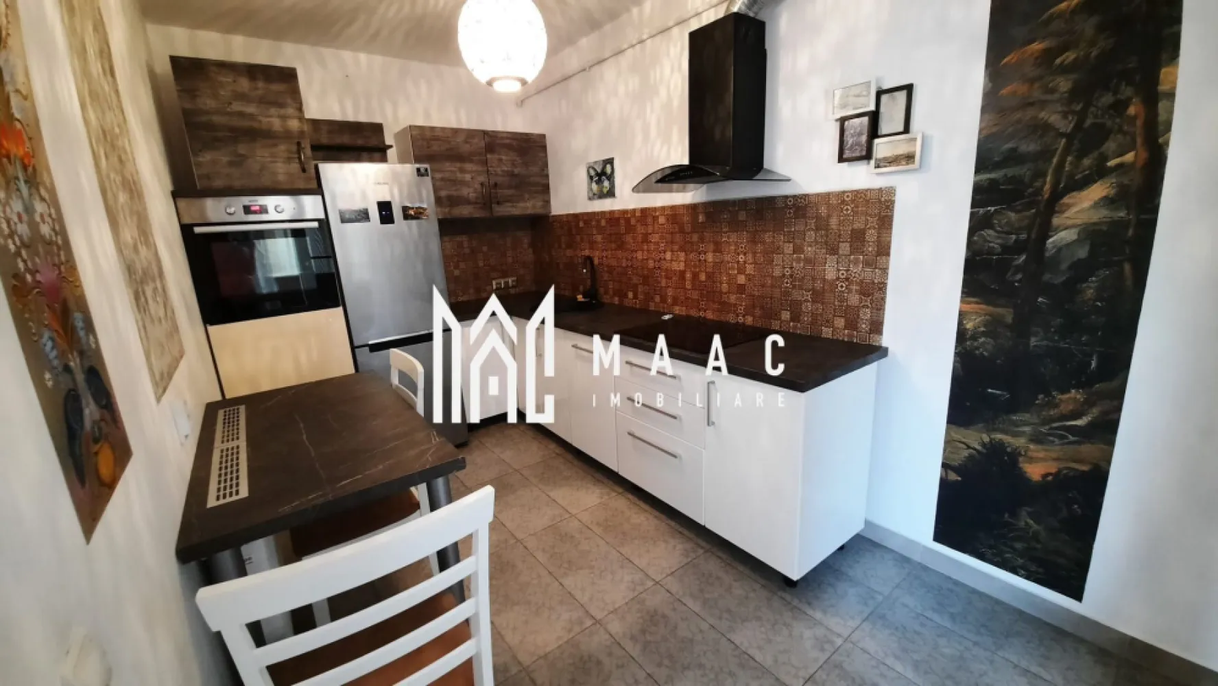 Închiriere — Apartament modern 2 camere | Zona Arhitecților - MAAC Imobiliare vă propune spre închiriere un apartament modern și elegant, situat în zona Arhitecților, ideal pentru o locuință confortabilă și practică.

 Detalii apartament:
Suprafață utilă: 52 mp + balcon
Etaj 1, acces facil
Compartimentare: 
Hol Bucătărie Living Dormitor Baie 

 Dotări și finisaje:
Utilat si mobilat complet
Mobilier de calitate, realizat în mare parte la comandă
Centrala proprie
Cuptor electric, plită electrică, hotă 
Combină frigorifică, mașină de spălat rufe
Dulap pe hol și balcon
Balcon spațios, ideal pentru relaxare
Loc de parcare privat

 Locație:
Zona Arhitecților – aproape de grădiniță, școli, piață agroalimentară, supermarketuri (Kaufland, Profi Market, Mandra, Simpa), farmacii, stații de autobuz și taxi.

 Apartamentul este liber și disponibil imediat.

📞Contactează-ne pentru mai multe detalii sau pentru a programa o vizionare, menționați CP2693674!