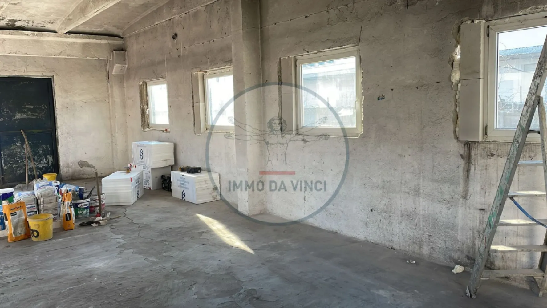 Hală Nouă 100 mp + 400 mp Teren – Str. Depozitelor 56, Satu Mare - Oferim spre închiriere hală industrială modernă, aflată în fază finală de finisare, situată strategic pe strada Depozitelor nr. 56.
Suprafață utilă: 100 mp, compartimentabilă în funcție de necesități.
Teren generos: 400 mp de curte privată, ideală pentru parcare, manevră TIR sau depozitare exterioară.
Stadiu: Finisaje de înaltă calitate în curs de execuție – posibilitate de personalizare a spațiului conform cerințelor viitorului chiriaș.
Utilități: Curent trifazic, apă, canalizare și acces facil din arterele principale.
Spațiul este ideal pentru depozitare logistică, mică producție sau showroom.
Contact 0756 935 933 sau 0749 367 179