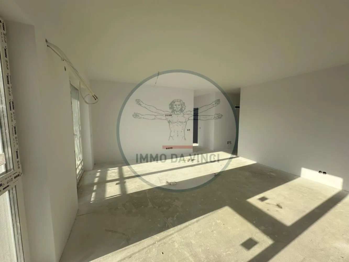 Apartament cu 3 camere, elegant și luminos – 62 mp + 10 mp balcon - Apartament cu 3 camere, elegant și luminos – 62 mp + 10 mp balcon cartier Marasti / Bulgaria
Preț: 199.500 EUR | Parcare subterană inclusă

Descoperă un apartament modern, situat la etajul 2, cu expunere sudică și vedere către oraș, retras de la zgomotul urban. Spațiul de 62 mp utili este completat de un balcon generos de 10 mp, perfect pentru relaxare.

Compartimentare practică:
Living luminos cu bucătărie open space
2 dormitoare confortabile unul matrimonial cu baie proprie
2 băi moderne
Balcon spațios cu priveliște către curtea interioară

Dotări și finisaje premium:
Încălzire în pardoseală
Ferestre Rehau cu sticlă tripan
Ușă metalică de intrare
Finisaje în tonuri neutre, pereți zugrăviți cu lavabil alb
Avantaj suplimentar: loc de parcare în subteran inclus în preț.

Contactează-ne pentru detalii și vizionări:
📞 0756 935 933 | 0749 367 179