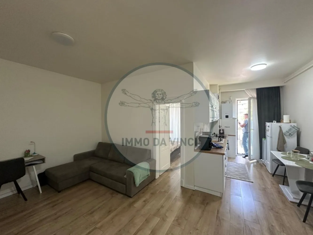 Apartament 3 camere Zona Marasti | Arte Plastice | Iulius Mall - 🏡 De vânzare | Apartament 3 camere – Mărăști, Cluj-Napoca
📍 Situat în inima cartierului Mărăști, la doar 10 minute de FSEGA și Iulius Mall, acest apartament de 55 mp utili + 6 mp balcon etaj 1 este ideal pentru locuit sau investiție.
🛏️ 2 dormitoare luminoase cu dressing + living generos
🍴 Bucătărie și baie modernă
🔥 Centrală termică proprie, incalzire in pardosea
🏠 2 locuri de parcare subterana
💡 Se poate achiziționa cu preluare de chiriași, oferind venit imediat pentru investitori, atat cash cat si credit.
Zonă liniștită, aproape de transport, magazine, bănci și servicii.
📞 Contact: 0756 935 933 sau 0749 367 179