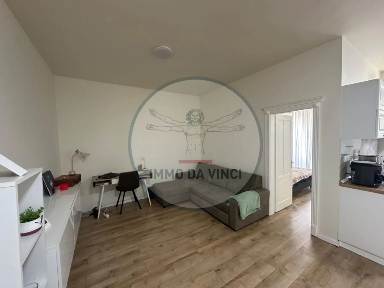 Apartament 3 camere Zona Marasti | Arte Plastice | Iulius Mall - 🏡 De vânzare | Apartament 3 camere – Mărăști, Cluj-Napoca
📍 Situat în inima cartierului Mărăști, la doar 10 minute de FSEGA și Iulius Mall, acest apartament de 55 mp utili + 6 mp balcon etaj 1 este ideal pentru locuit sau investiție.
🛏️ 2 dormitoare luminoase cu dressing + living generos
🍴 Bucătărie și baie modernă
🔥 Centrală termică proprie, incalzire in pardosea
🏠 2 locuri de parcare subterana
💡 Se poate achiziționa cu preluare de chiriași, oferind venit imediat pentru investitori, atat cash cat si credit.
Zonă liniștită, aproape de transport, magazine, bănci și servicii.
📞 Contact: 0756 935 933 sau 0749 367 179